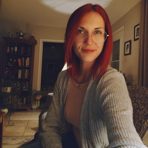 Meet your Posher, Alexandra - Picture 1 of 1